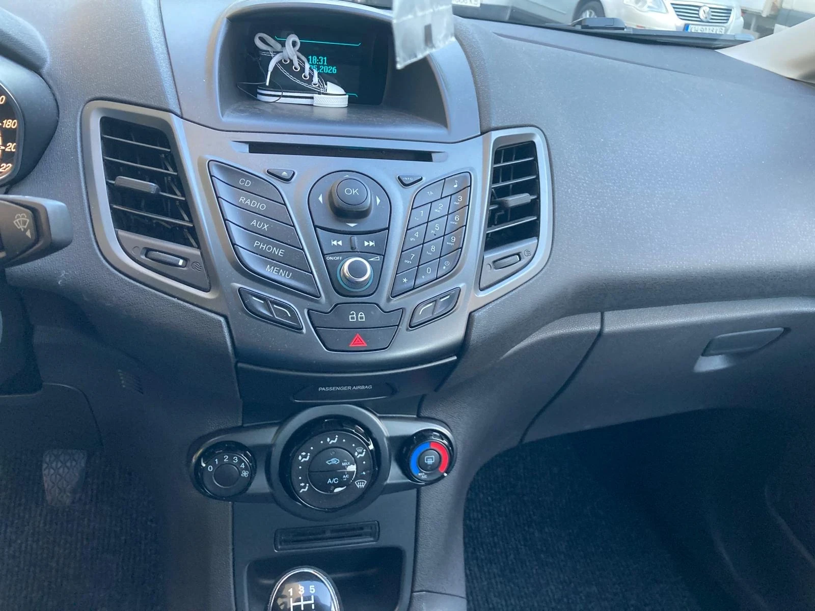 Ford Fiesta 1.4 Фабрична газ, снимка 7 - Автомобили и джипове - 54594904