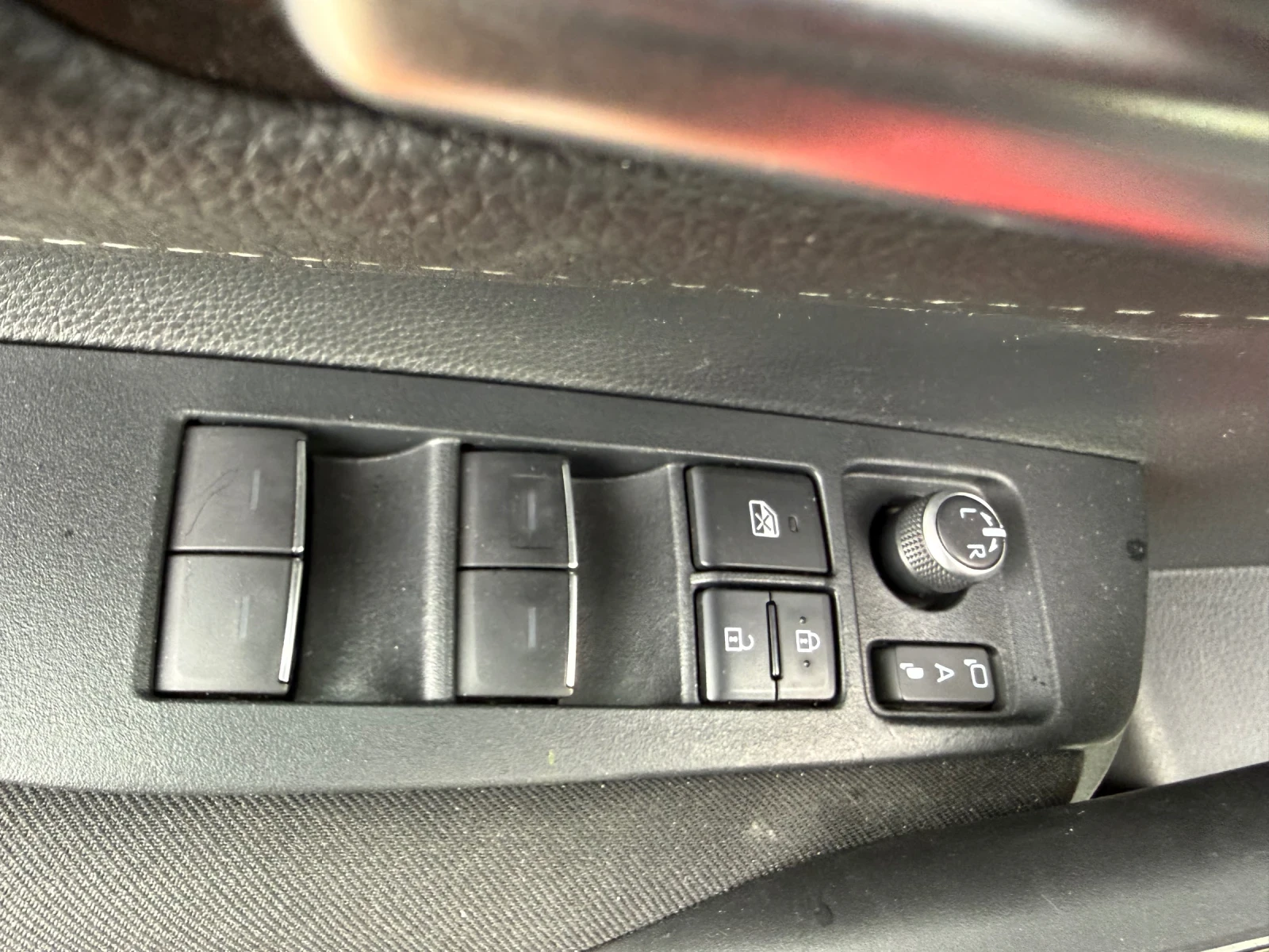 Toyota Corolla 1.8 хибрид, снимка 8 - Автомобили и джипове - 55013540