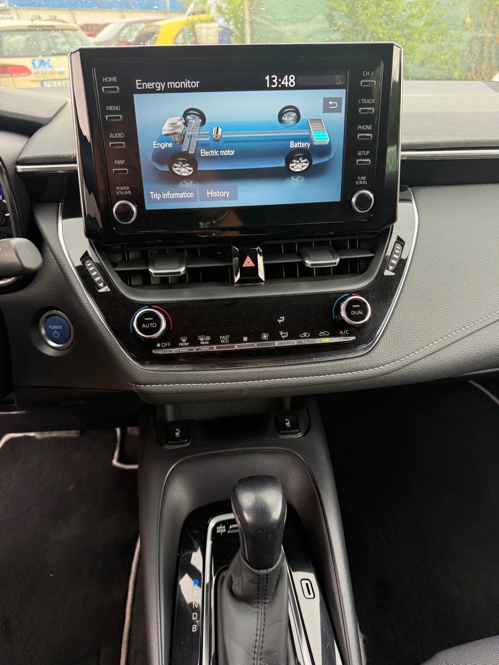 Toyota Corolla 1.8 хибрид, снимка 13 - Автомобили и джипове - 55013540