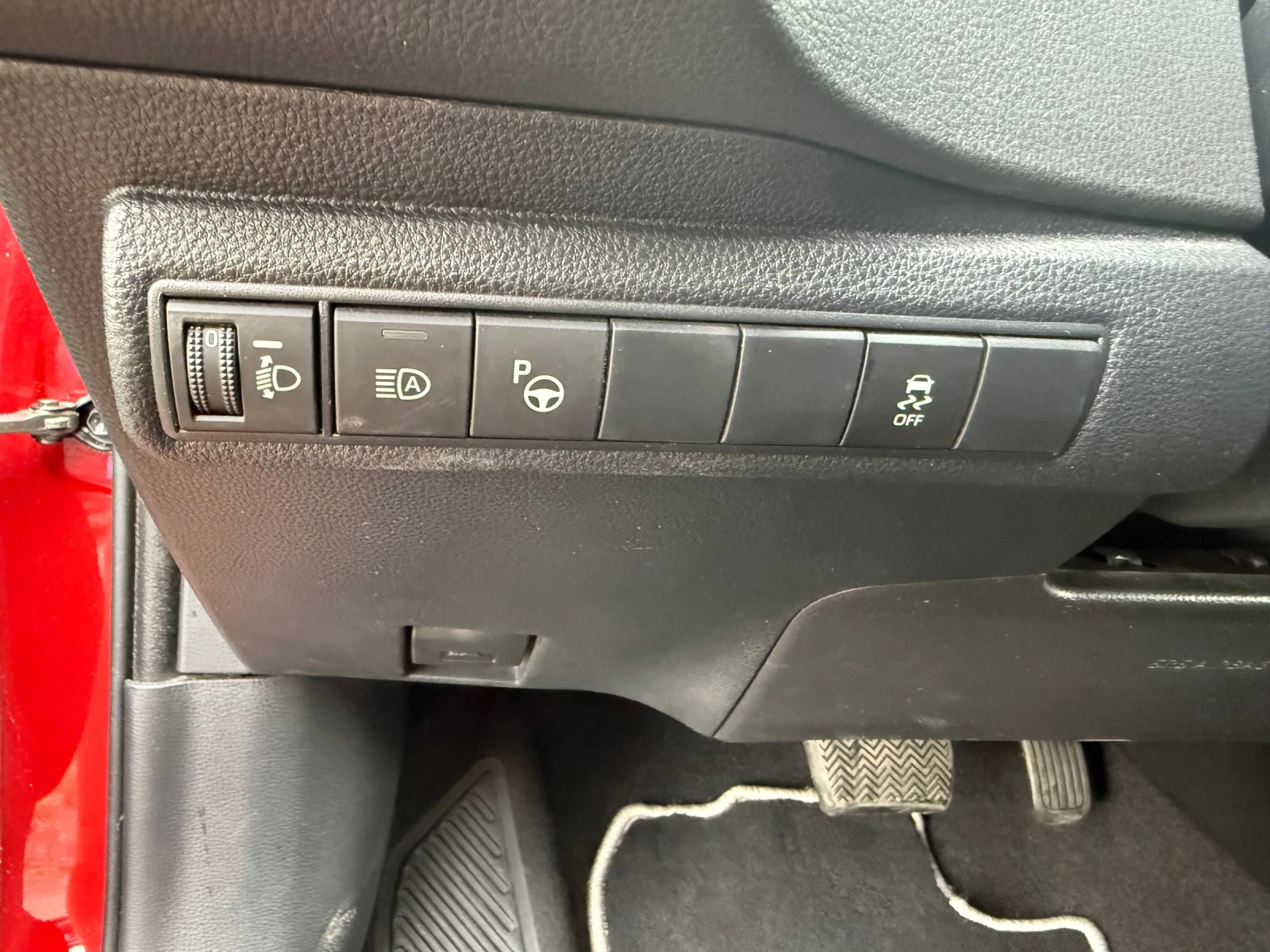 Toyota Corolla 1.8 хибрид, снимка 9 - Автомобили и джипове - 55013540