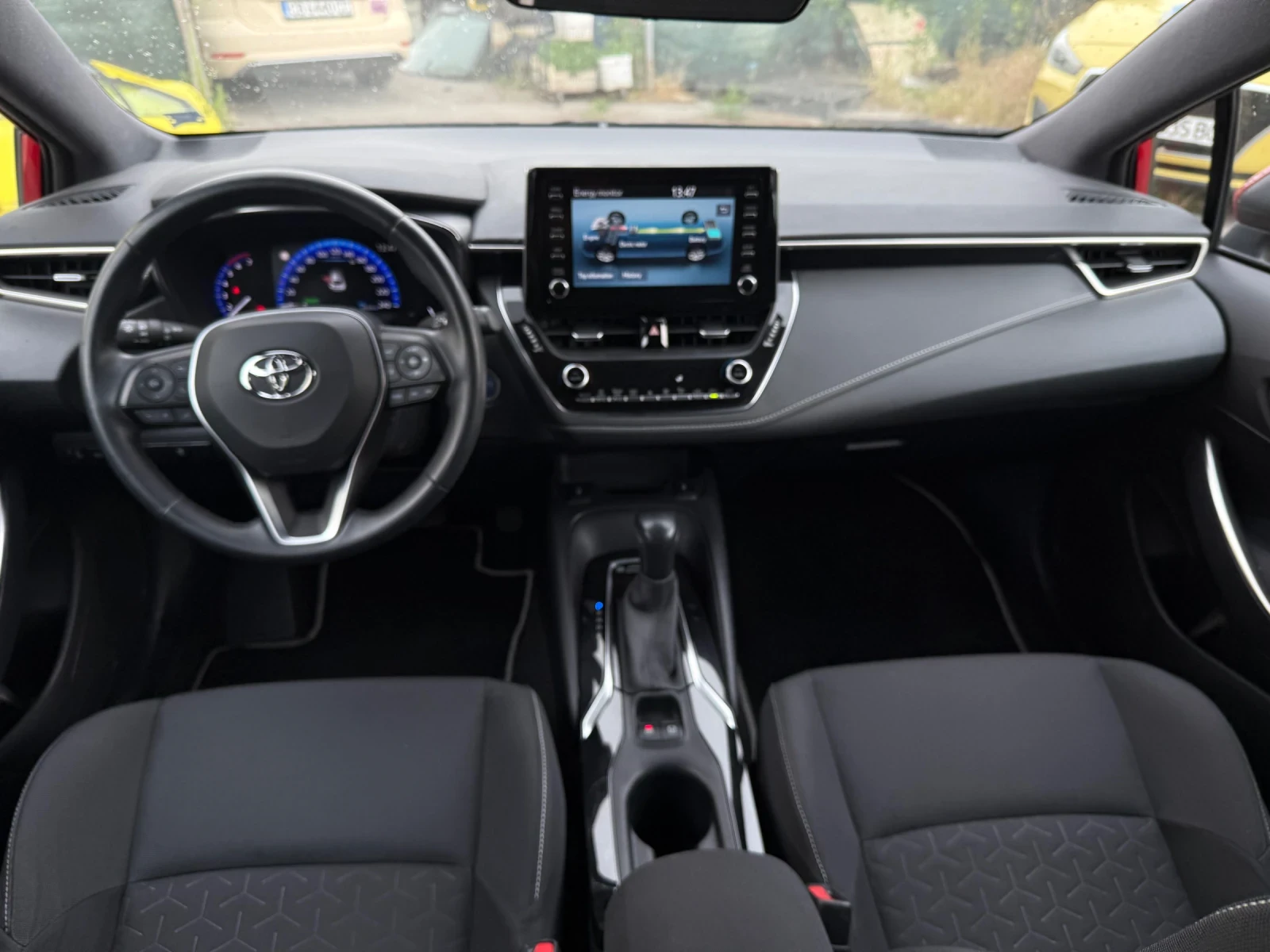 Toyota Corolla 1.8 хибрид, снимка 12 - Автомобили и джипове - 55013540