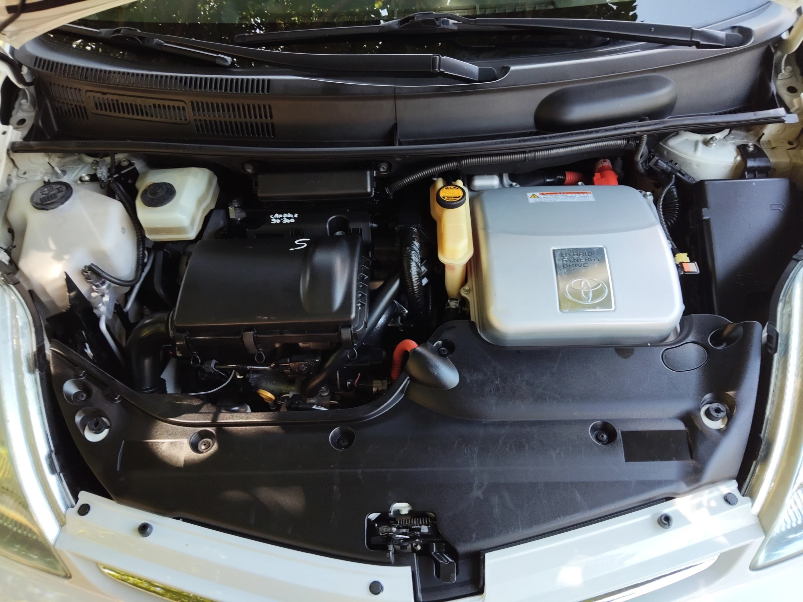 Toyota Prius 1, 5i HYBRID , снимка 14 - Автомобили и джипове - 55478251