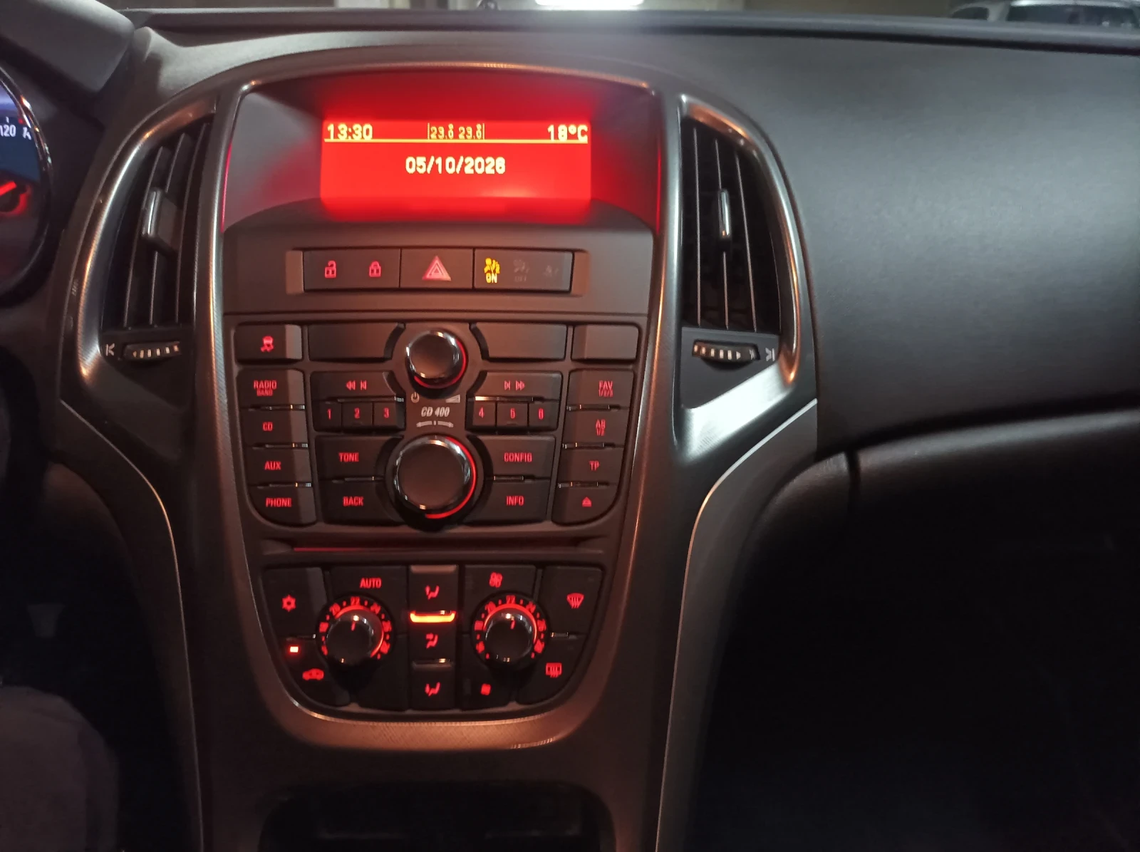 Opel Astra SportsTourer 1.7cdti, снимка 15 - Автомобили и джипове - 56359413