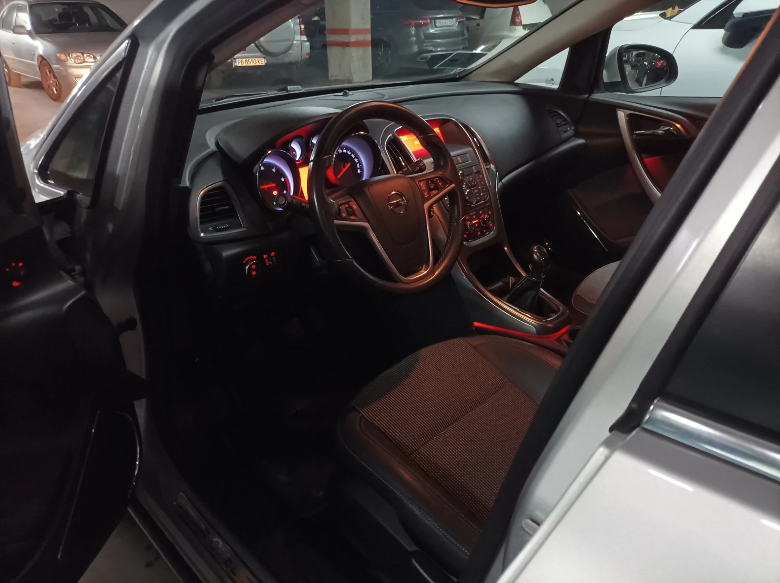 Opel Astra SportsTourer 1.7cdti, снимка 17 - Автомобили и джипове - 56359413