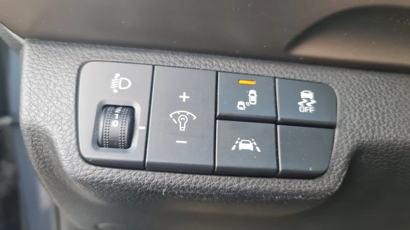 Kia Stonic 1, 6 CRDI, AUTOMAT, FULL, снимка 5 - Автомобили и джипове - 52062570