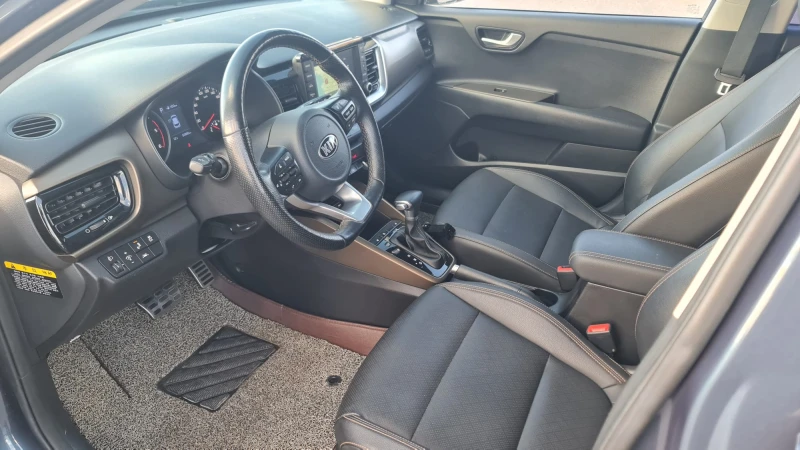 Kia Stonic 1, 6 CRDI, AUTOMAT, FULL, снимка 4 - Автомобили и джипове - 52062570