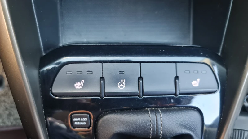 Kia Stonic 1, 6 CRDI, AUTOMAT, FULL, снимка 6 - Автомобили и джипове - 52062570