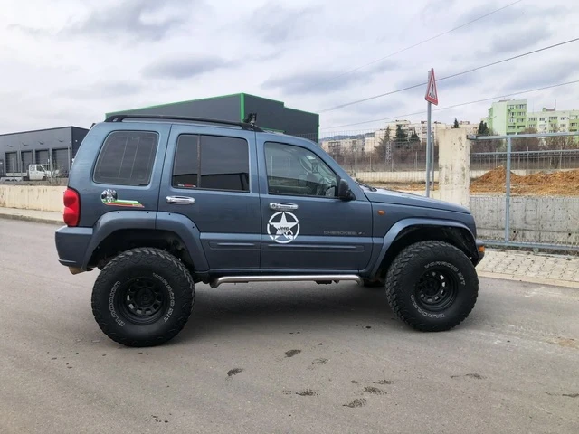 Jeep Cherokee Liberty 3.7, снимка 2 - Автомобили и джипове - 48346480