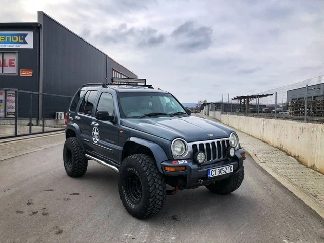 Jeep Cherokee Liberty 3.7, снимка 1 - Автомобили и джипове - 48346480