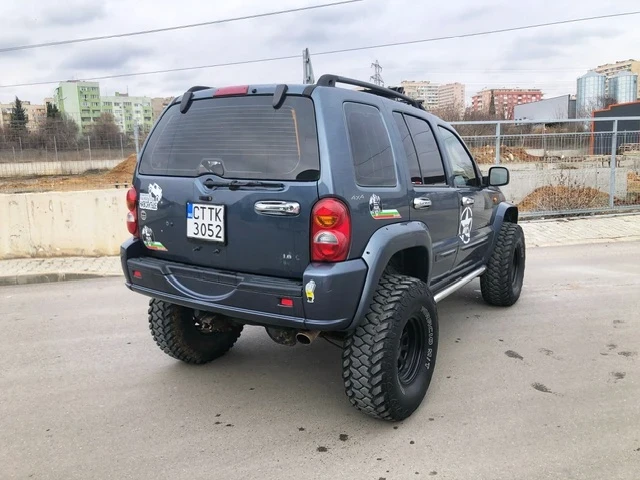 Jeep Cherokee Liberty 3.7, снимка 3 - Автомобили и джипове - 48346480