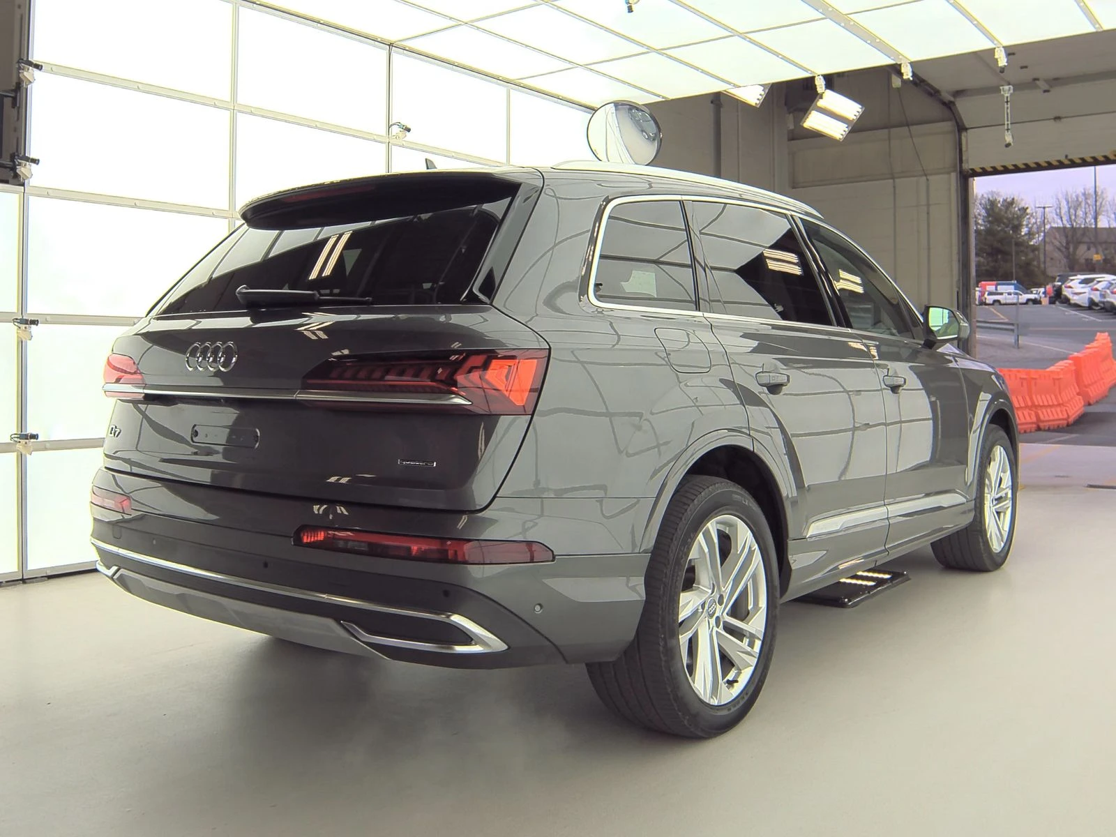 Audi Q7 Premium Mild Hybrid * Панорама* 360* Подгрев* 7мес - изображение 4