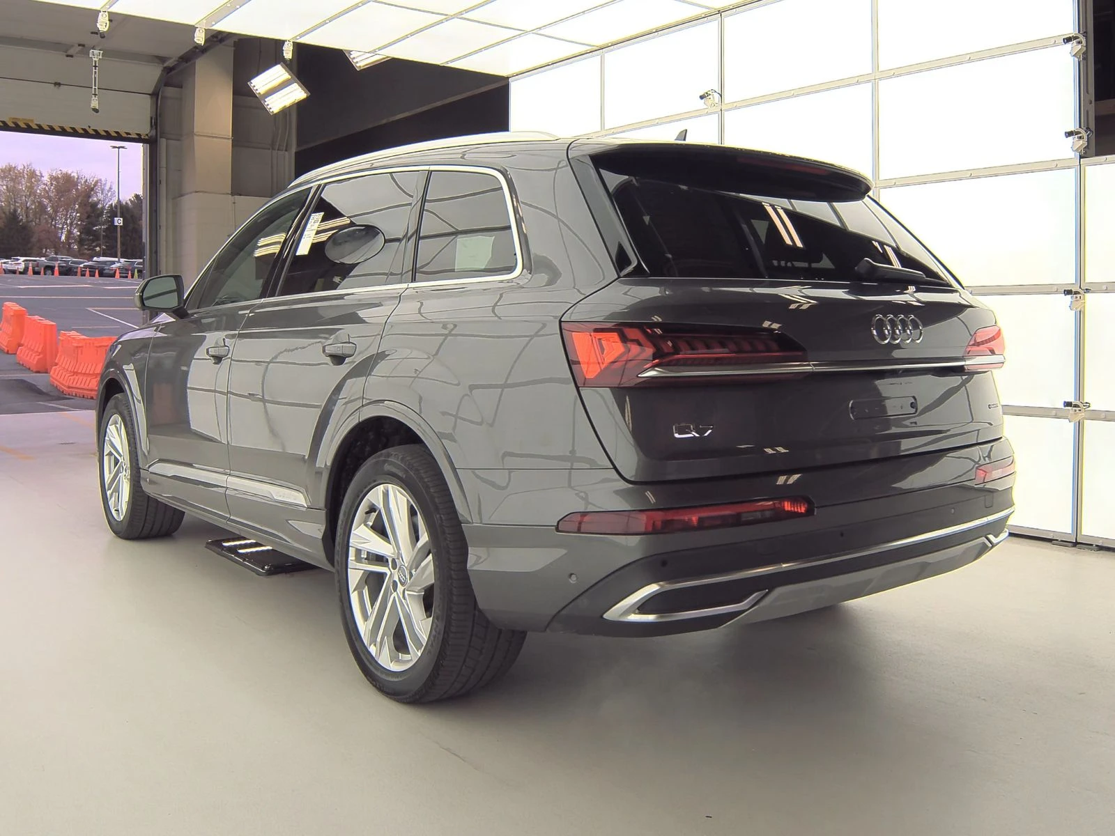 Audi Q7 Premium Mild Hybrid * Панорама* 360* Подгрев* 7мес - изображение 6