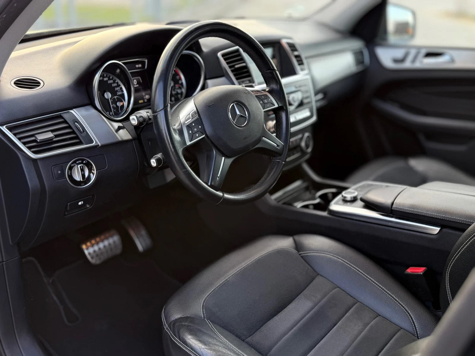 Mercedes-Benz ML 350 258* AMG* NAVI* KOJA* PANORAMA* ПРУЖИНИ, снимка 7 - Автомобили и джипове - 54512245