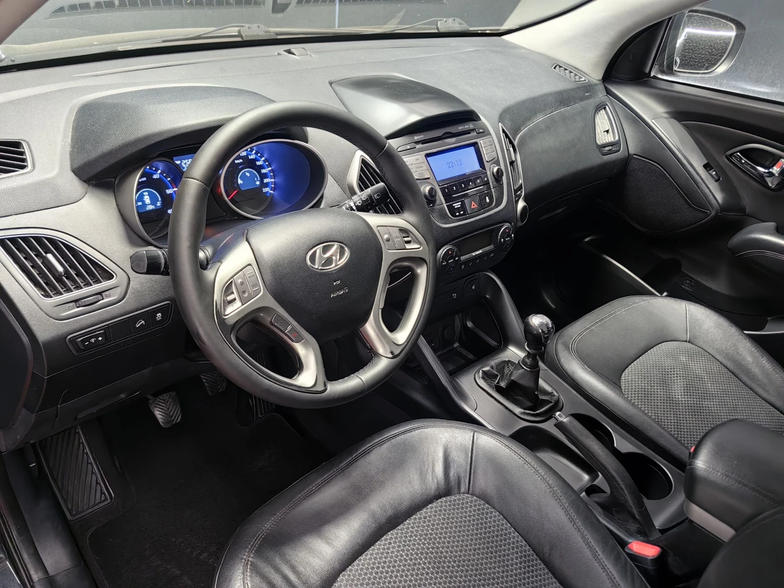 Hyundai IX35 1.7CRDI* КОЖА* ПОДГРЕВ* ПАРКТРОНИК* МУЛТИ* , снимка 5 - Автомобили и джипове - 54712673