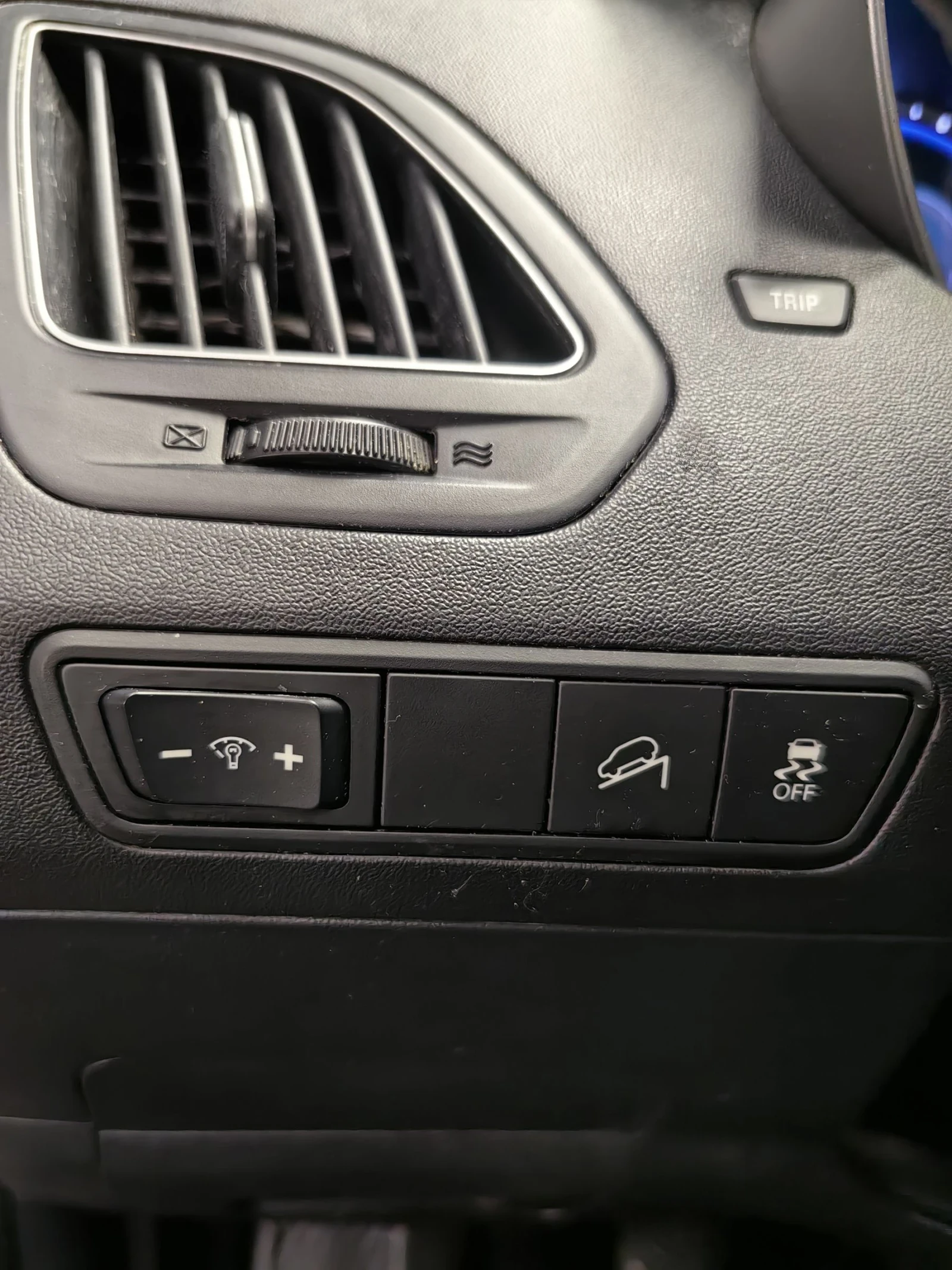 Hyundai IX35 1.7CRDI* КОЖА* ПОДГРЕВ* ПАРКТРОНИК* МУЛТИ* , снимка 7 - Автомобили и джипове - 54712673
