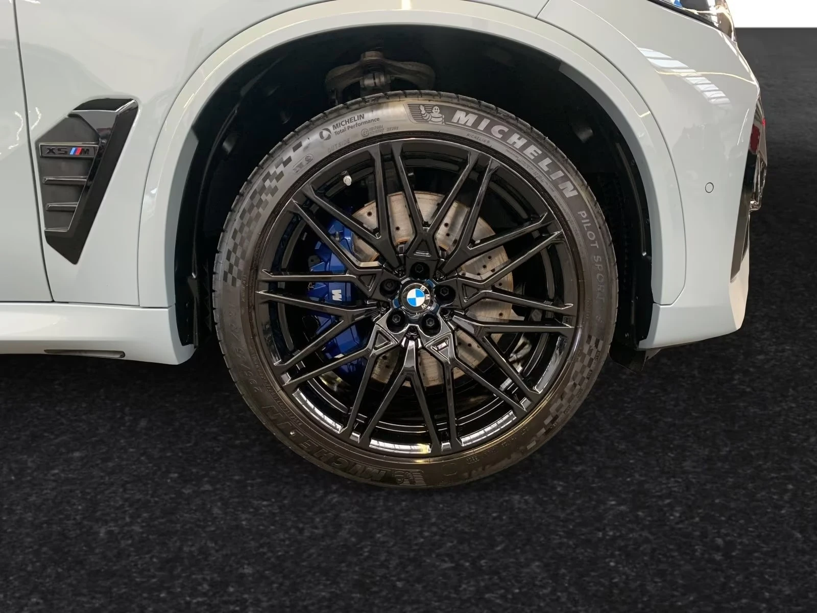 BMW X5 M Competition* Carbon* HuD* SkyLounge, снимка 4 - Автомобили и джипове - 55241115
