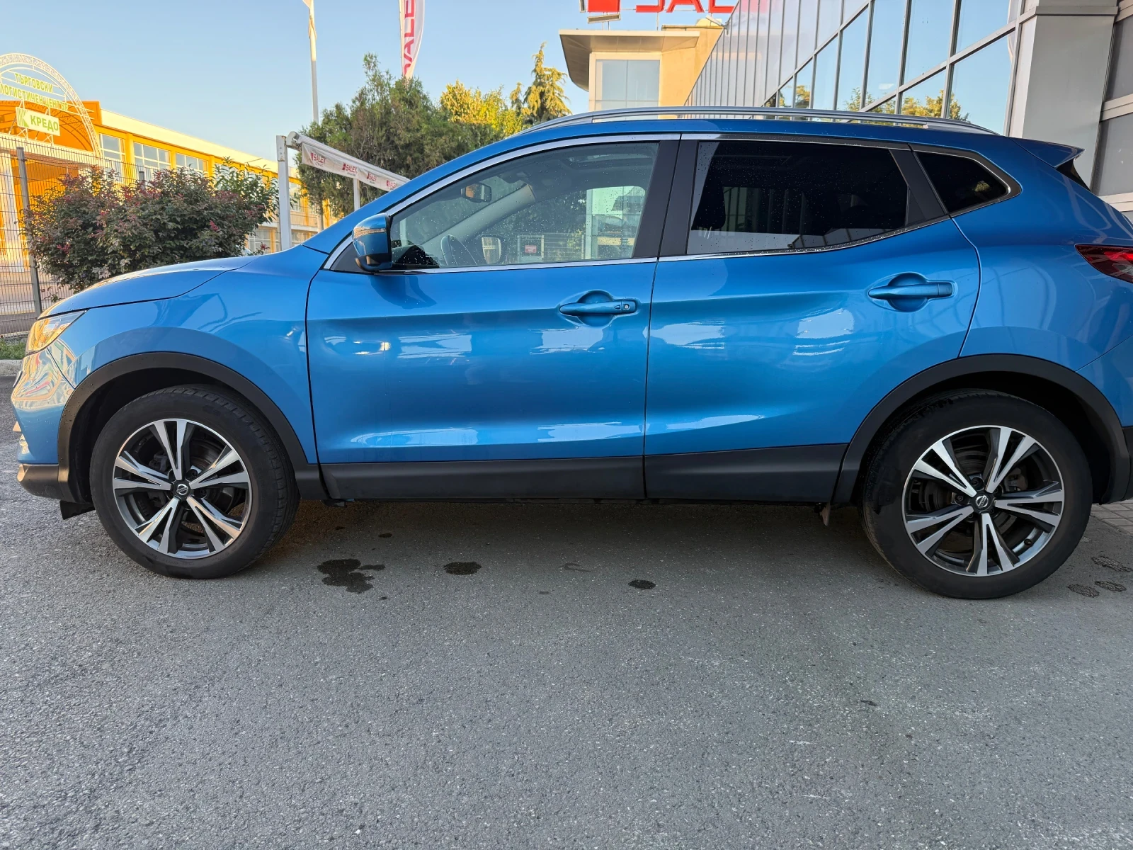 Nissan Qashqai 1.2 ОБСЛУЖЕНА КАТО НОВА, снимка 7 - Автомобили и джипове - 55467386