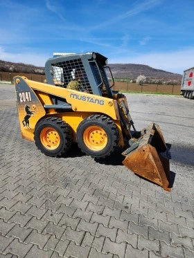 Мини челни товарачи Bobcat MUSTANG  2 бр, снимка 15