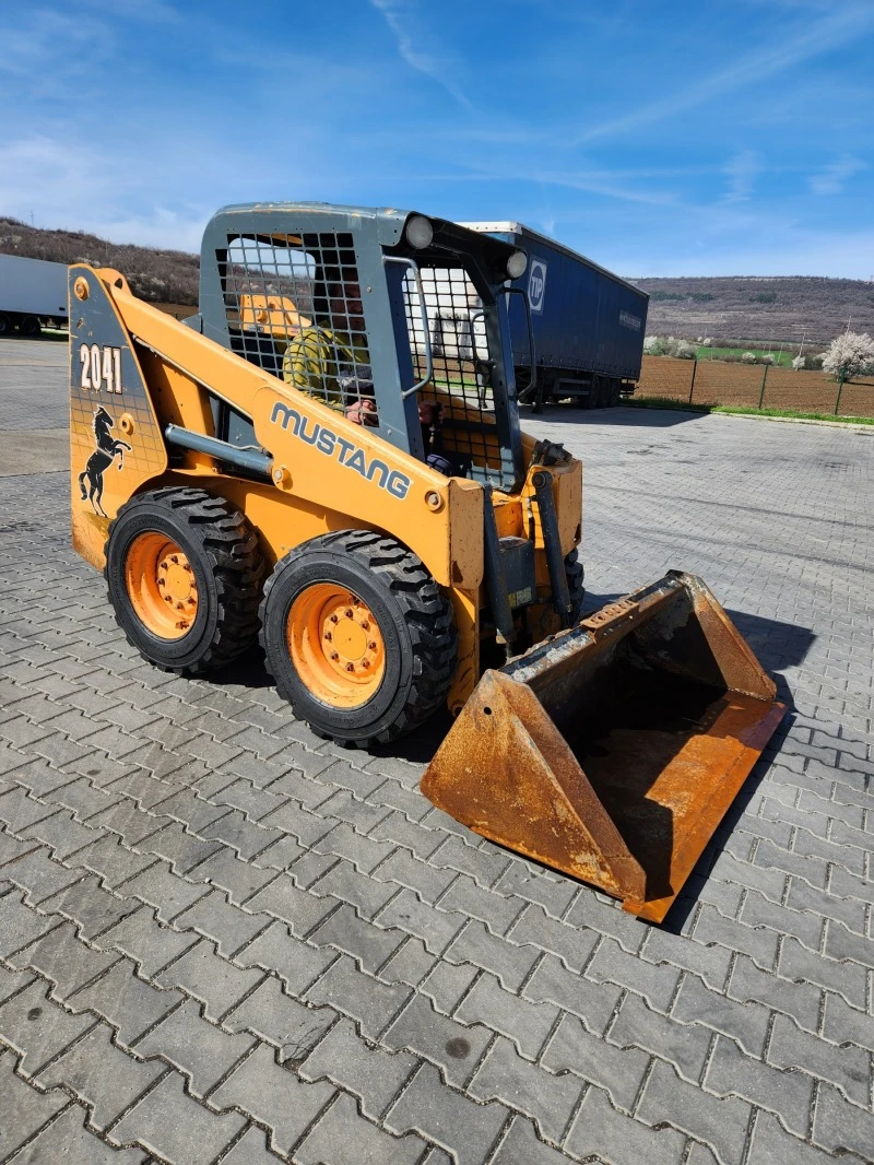 Мини челни товарачи Bobcat MUSTANG  2 бр, снимка 1 - Индустриална техника - 39602428