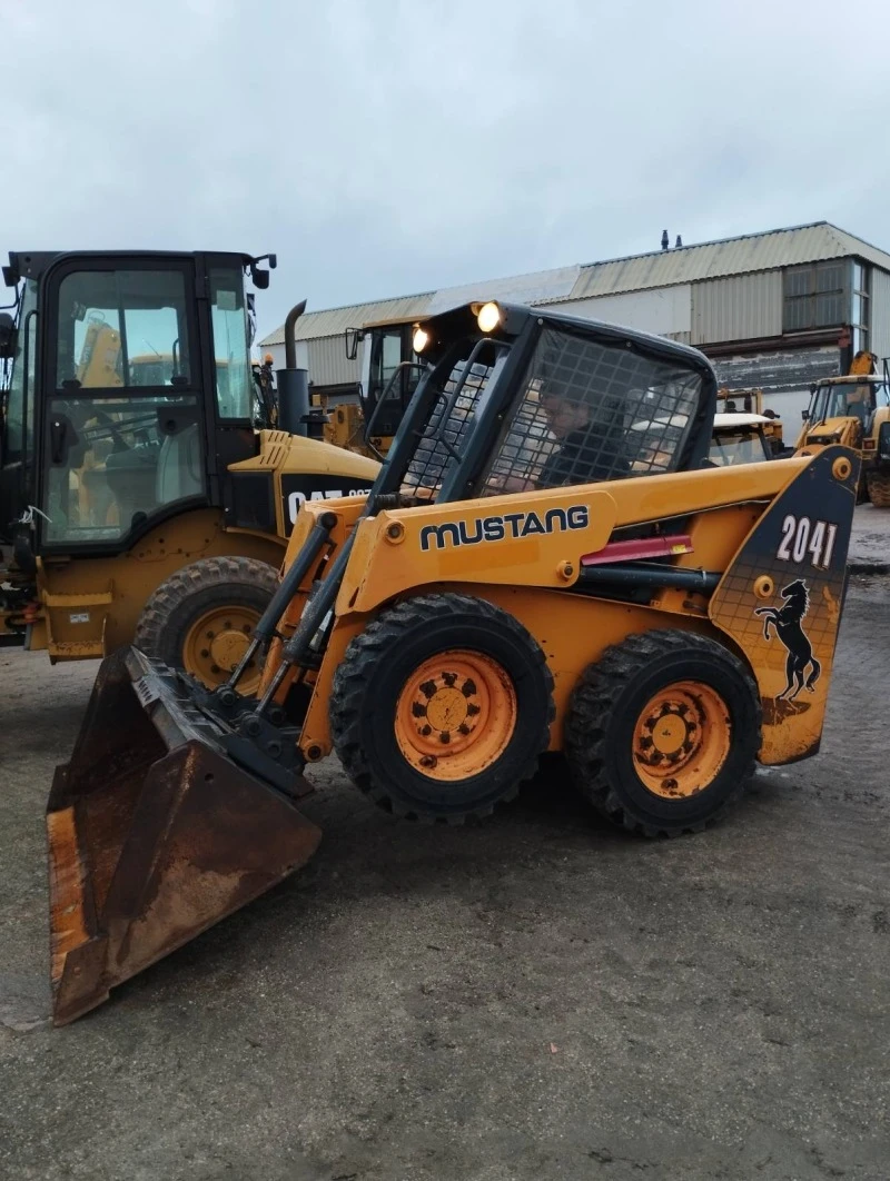 Мини челни товарачи Bobcat MUSTANG  2 бр, снимка 10 - Индустриална техника - 39602428