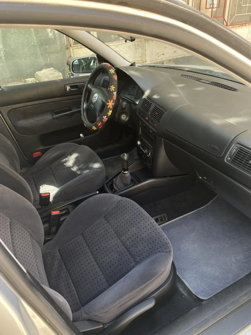 VW Golf 1.6, снимка 8 - Автомобили и джипове - 47047024