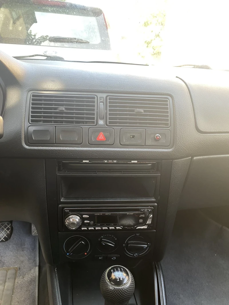 VW Golf 1.6, снимка 10 - Автомобили и джипове - 47047024