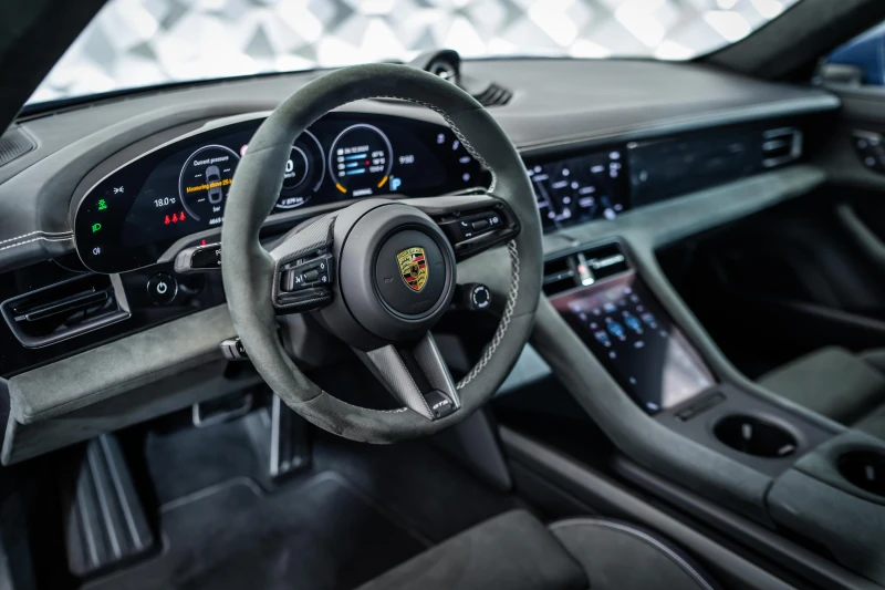 Porsche Taycan GTS* Bose* SportChrono* Alcantara* , снимка 8 - Автомобили и джипове - 48248402