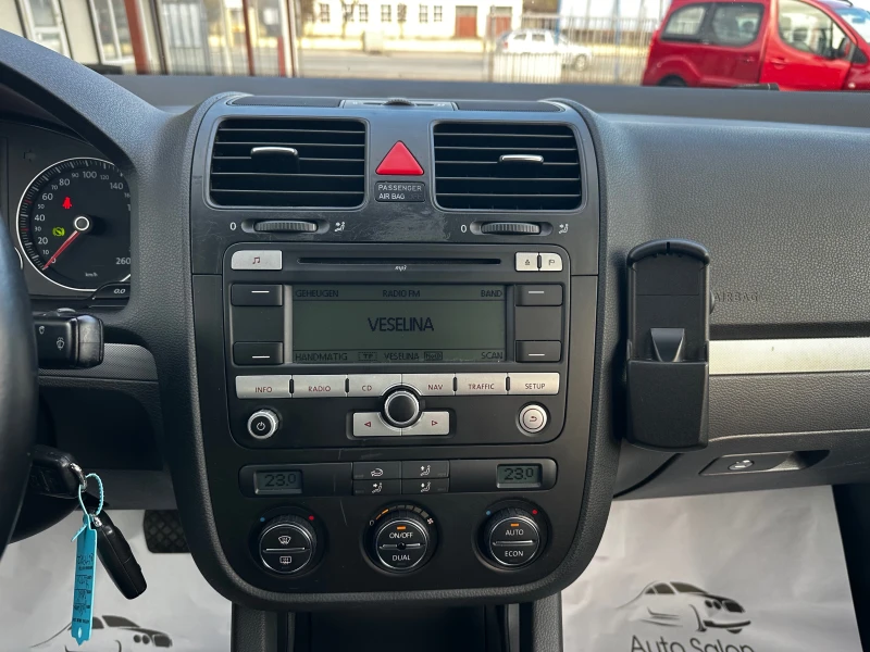VW Jetta 2.0TDI 140к.с DSG, снимка 13 - Автомобили и джипове - 53476462
