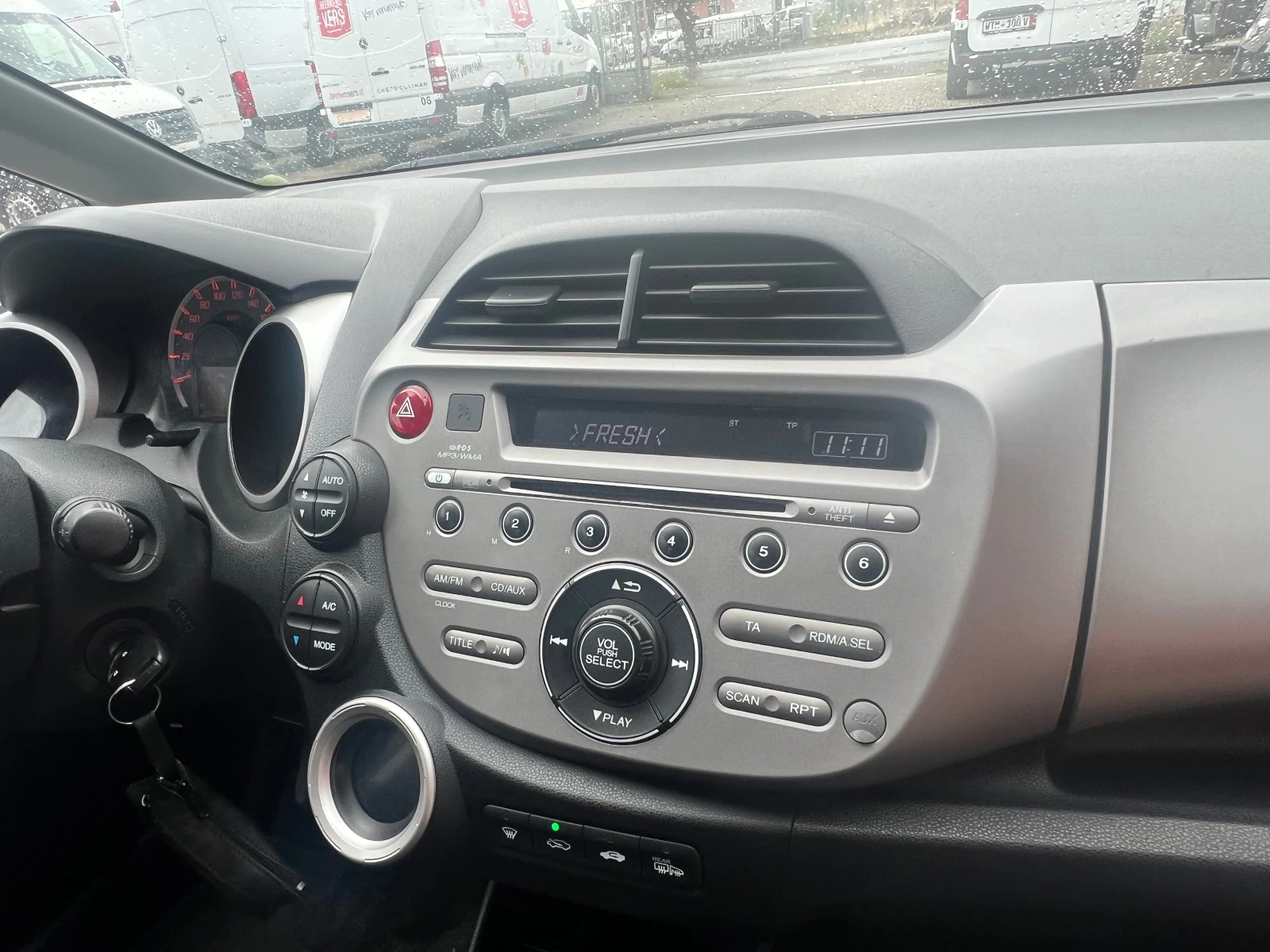 Honda Jazz 1.4i , Клима , Реални км - изображение 10