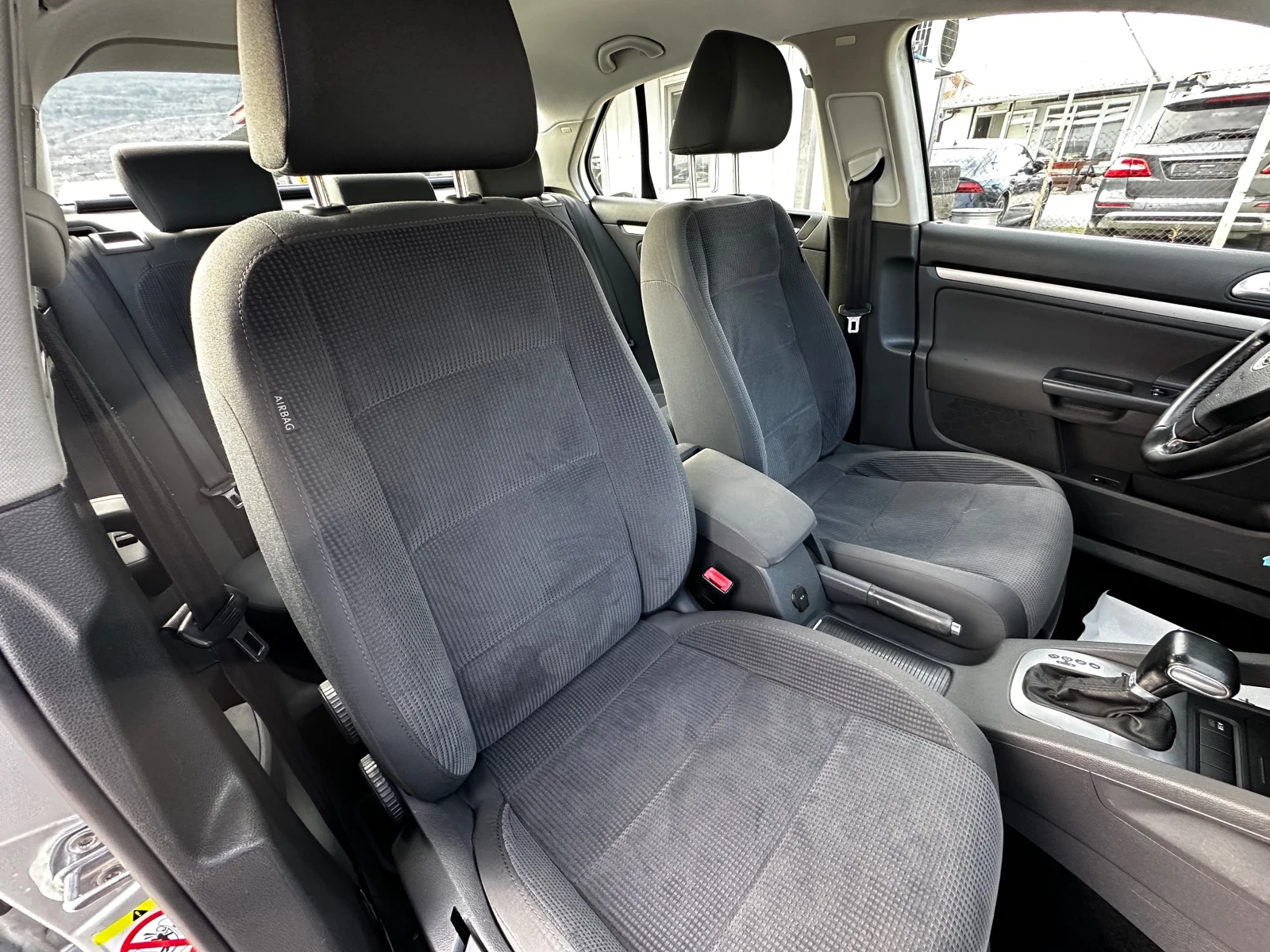 VW Jetta 2.0TDI 140к.с DSG - изображение 9