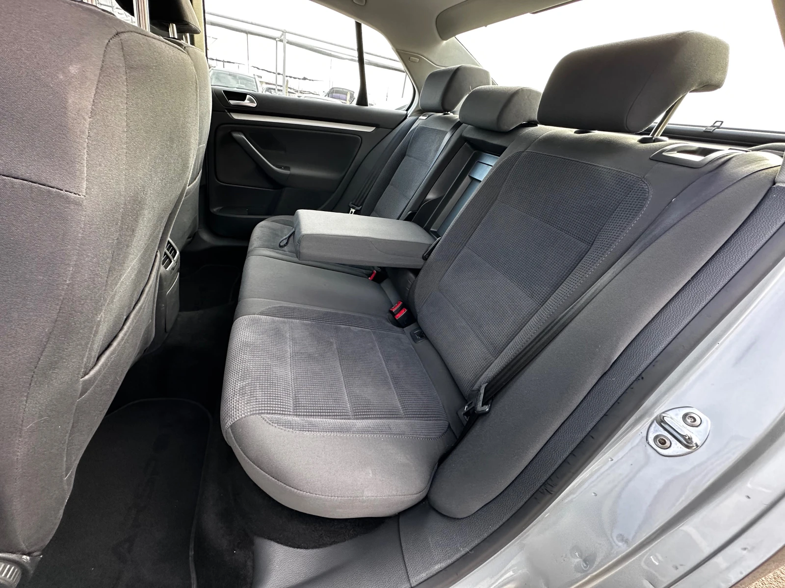 VW Jetta 2.0TDI 140�.� DSG | Mobile.bg � ����������� 16