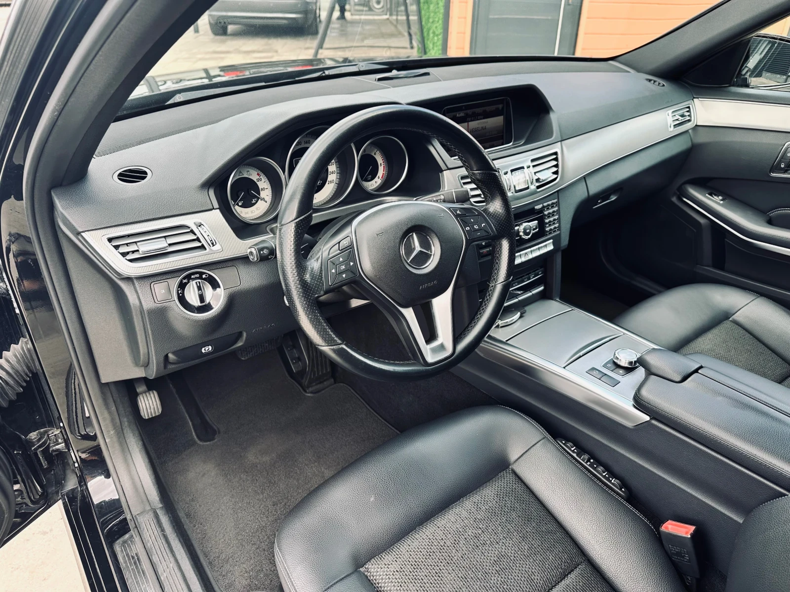 Mercedes-Benz E 350 4-matic/Navi/Distronic, снимка 10 - Автомобили и джипове - 53974047