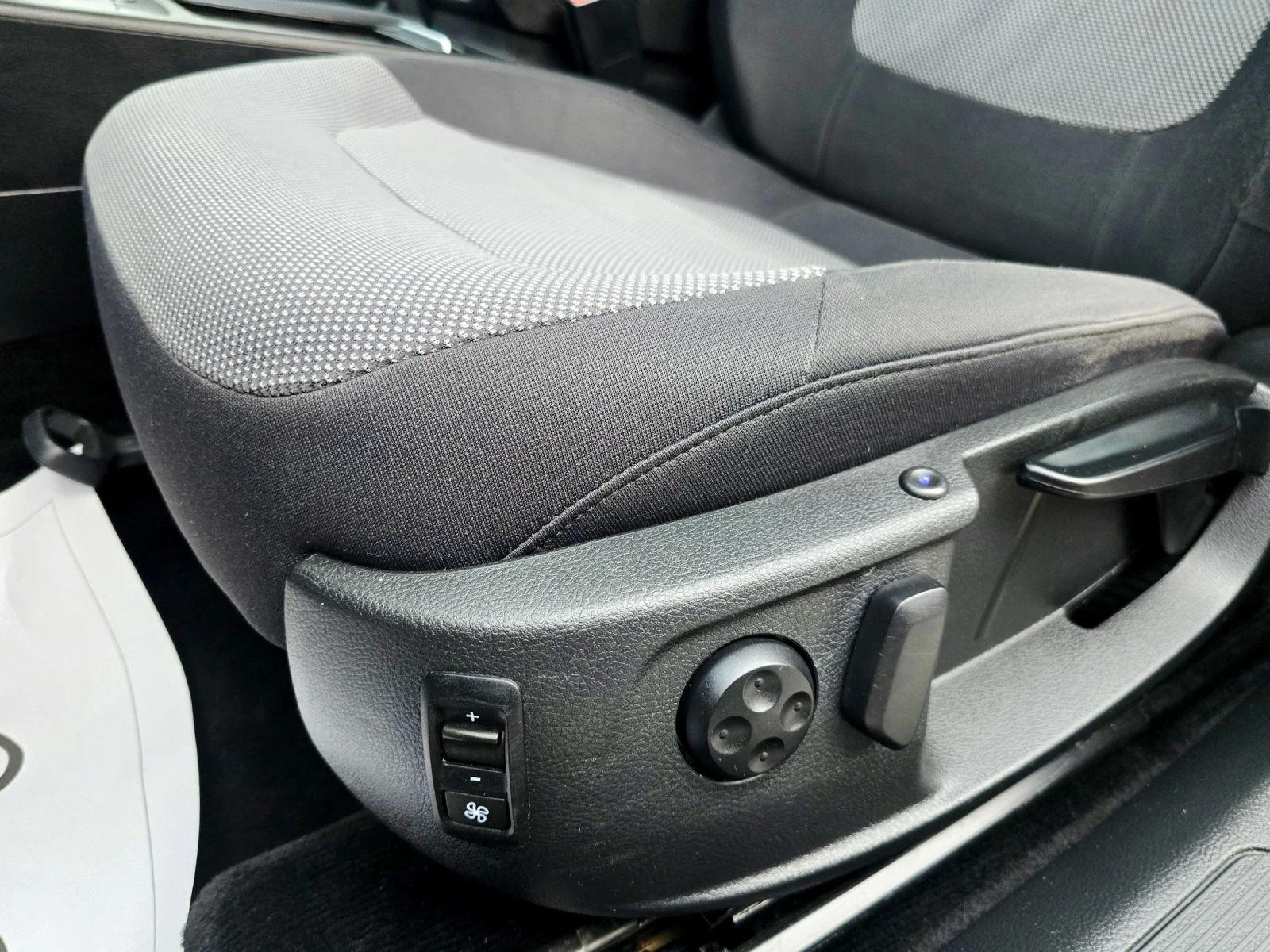 VW Passat 2.0TDI H-LINE 4MOTION , снимка 10 - Автомобили и джипове - 54343532