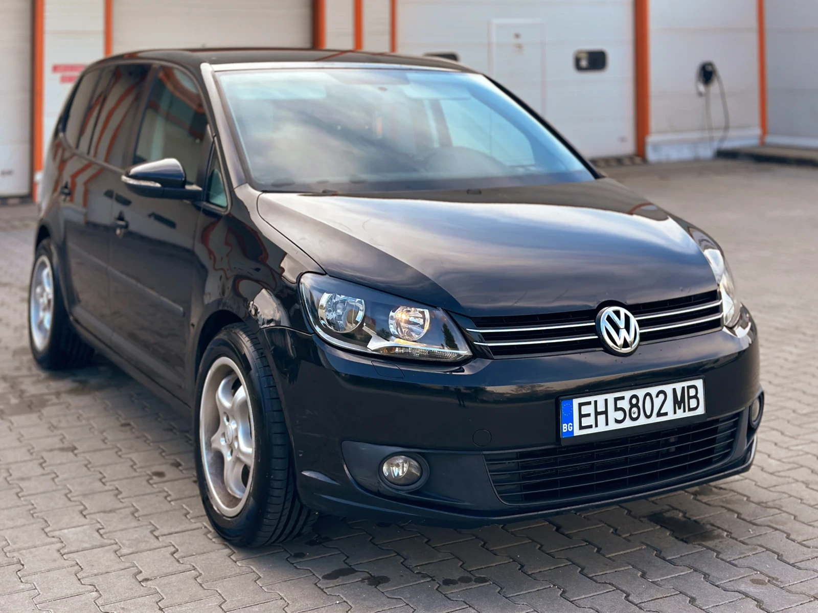 VW Touran 1.6TDI 105кс, снимка 3 - Автомобили и джипове - 54654460