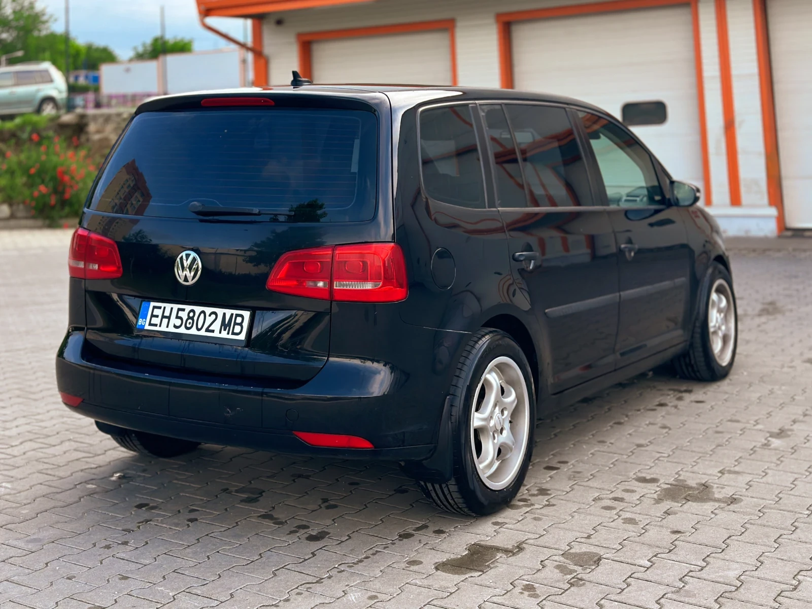 VW Touran 1.6TDI 105кс, снимка 4 - Автомобили и джипове - 54654460