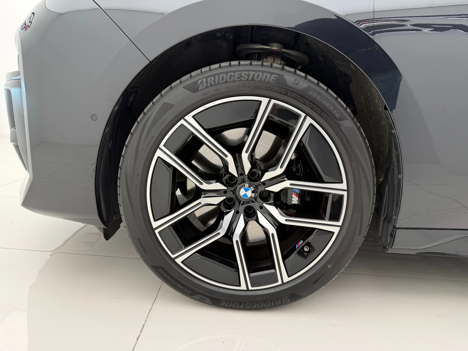 BMW 740 xDrive\B&W\Carbon, снимка 14 - Автомобили и джипове - 54748312