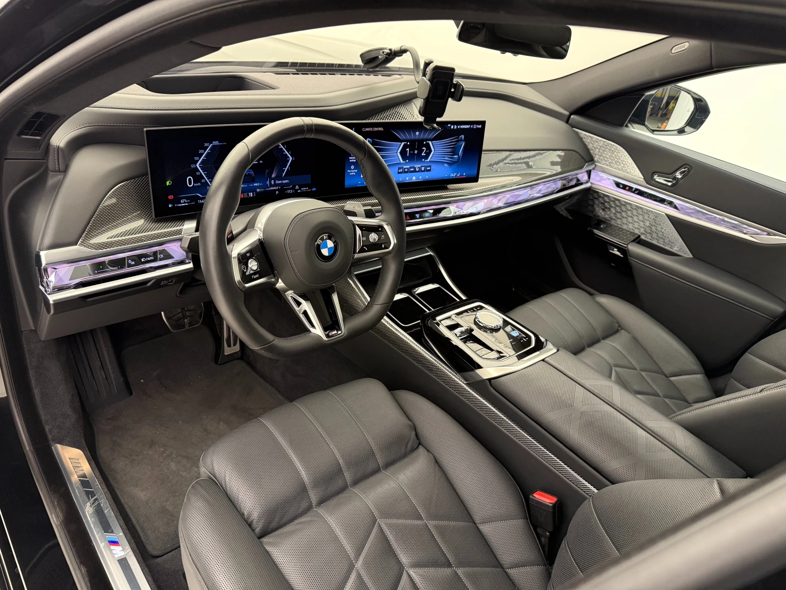 BMW 740 xDrive\B&W\Carbon, снимка 7 - Автомобили и джипове - 54748312