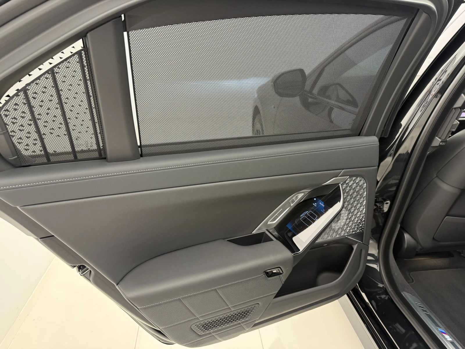 BMW 740 xDrive\B&W\Carbon, снимка 17 - Автомобили и джипове - 54748312