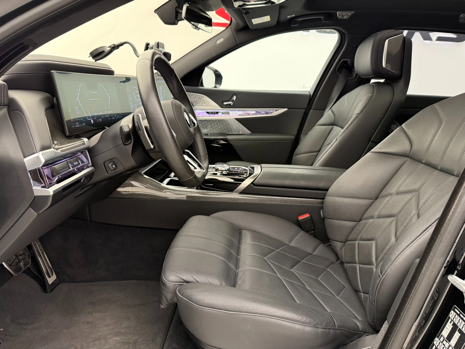 BMW 740 xDrive\B&W\Carbon, снимка 9 - Автомобили и джипове - 54748312