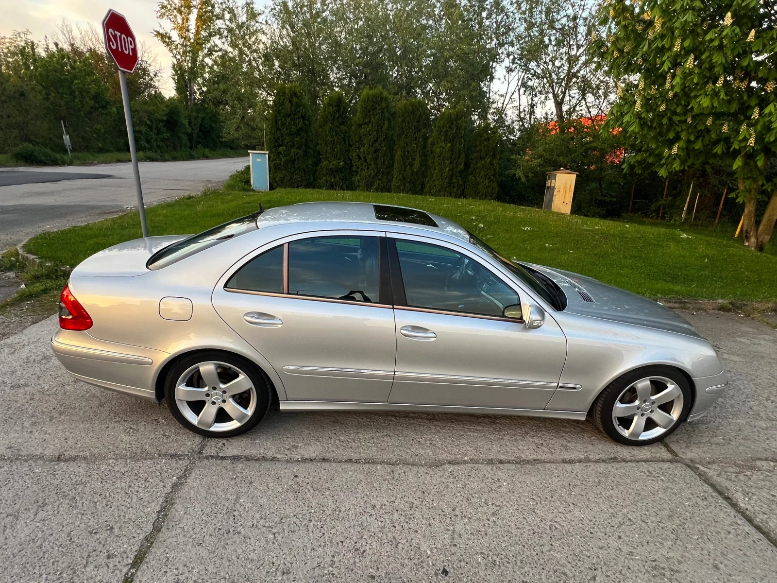 Mercedes-Benz E 320 ПЕРФЕКТЕН! ТОП СЪСТОЯНИЕ!, снимка 7 - Автомобили и джипове - 54900998