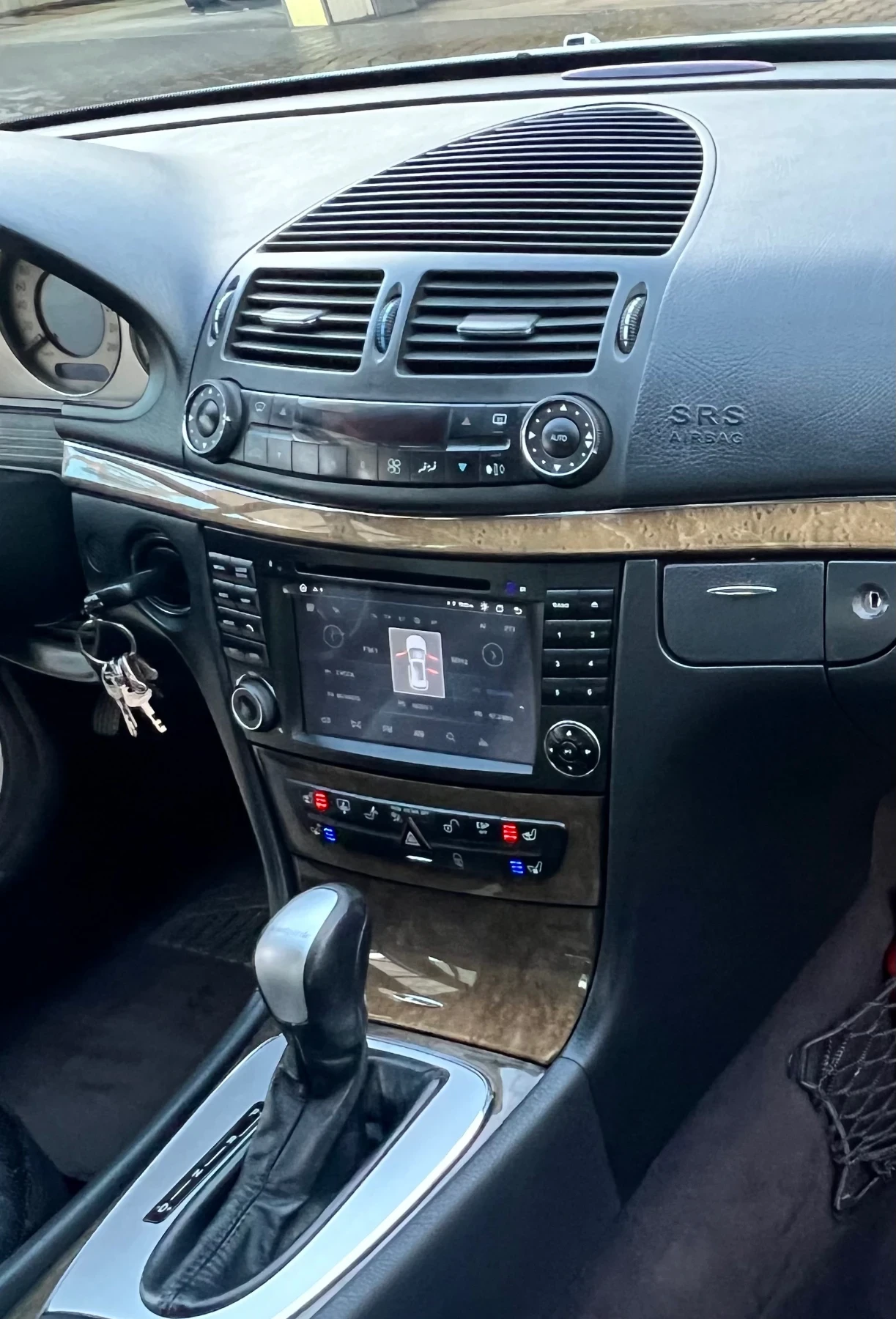 Mercedes-Benz E 320 ПЕРФЕКТЕН! ТОП СЪСТОЯНИЕ!, снимка 8 - Автомобили и джипове - 54900998