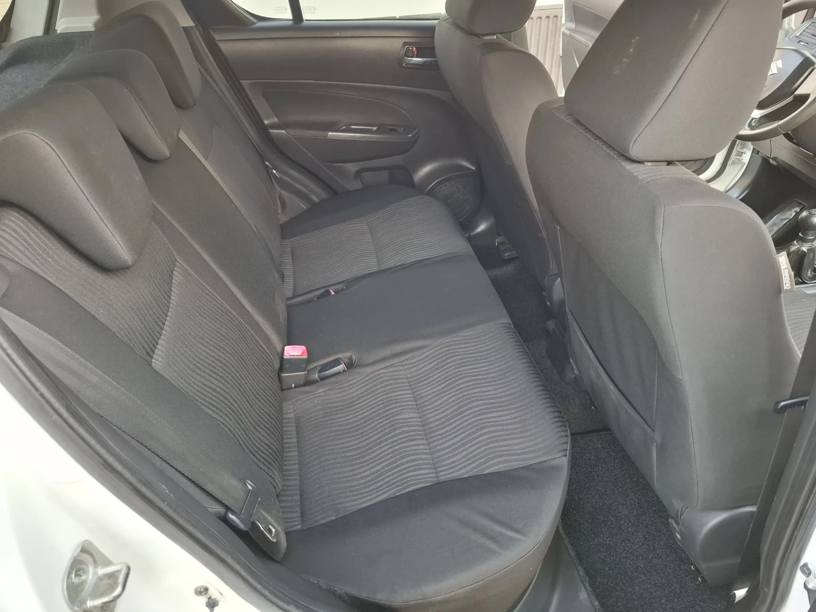 Suzuki Swift 1.3 dds  / Euro 5, снимка 13 - Автомобили и джипове - 54934908