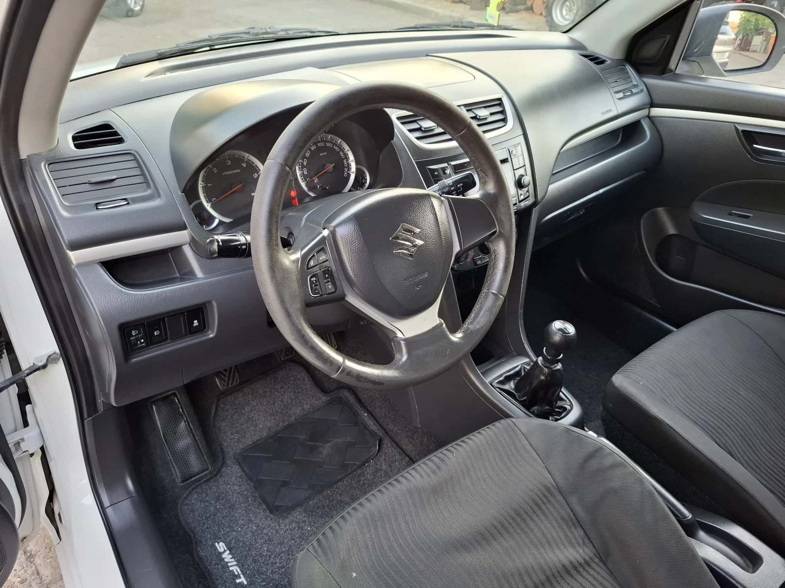 Suzuki Swift 1.3 dds  / Euro 5, снимка 11 - Автомобили и джипове - 54934908
