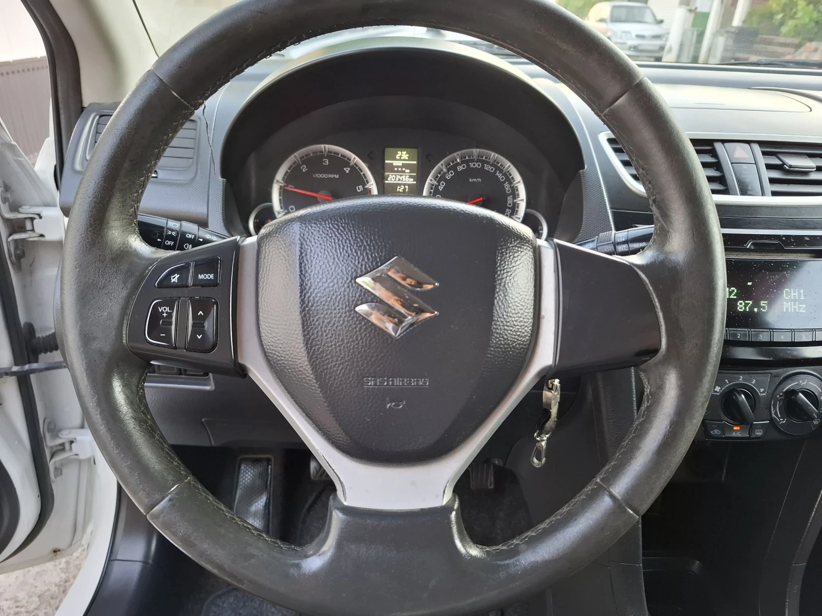 Suzuki Swift 1.3 dds  / Euro 5, снимка 14 - Автомобили и джипове - 54934908