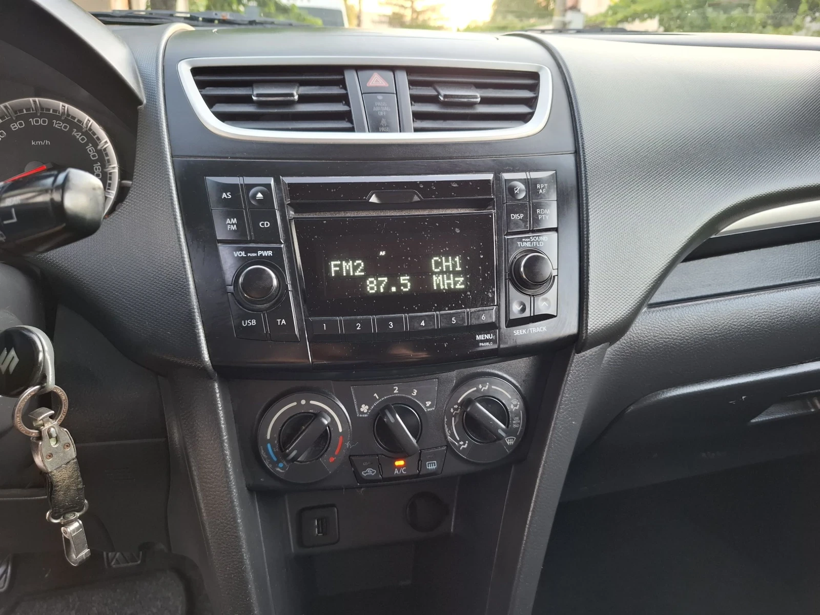 Suzuki Swift 1.3 dds  / Euro 5, снимка 15 - Автомобили и джипове - 54934908