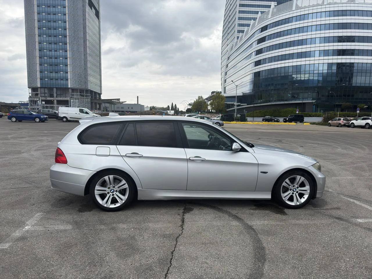 BMW 320 320d, снимка 6 - Автомобили и джипове - 56245770