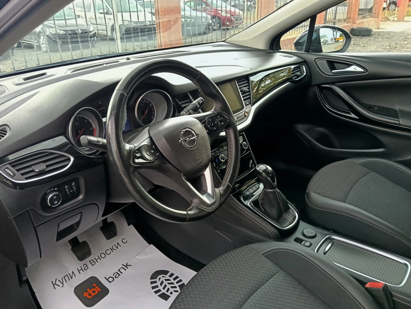 Opel Astra 1.6CDTI FULL, снимка 8 - Автомобили и джипове - 56315139