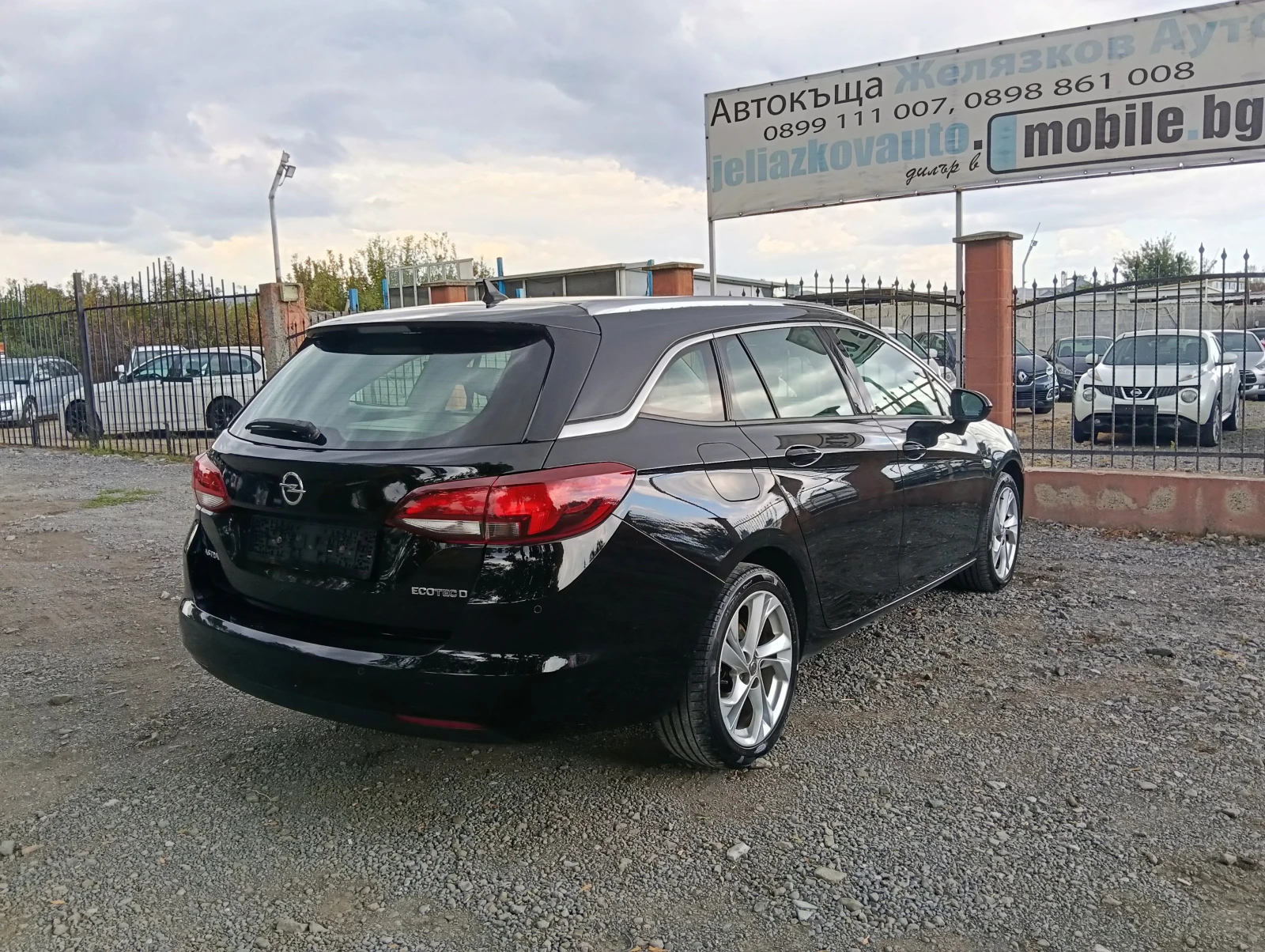 Opel Astra 1.6CDTI FULL, снимка 4 - Автомобили и джипове - 56315139