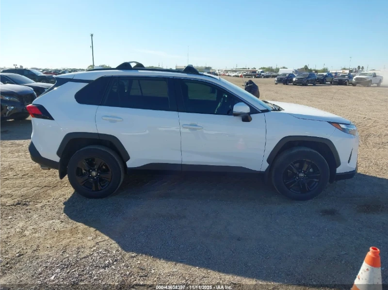 Toyota Rav4 XLE* PANO* CAMERA* CARPLAY, снимка 11 - Автомобили и джипове - 53012515