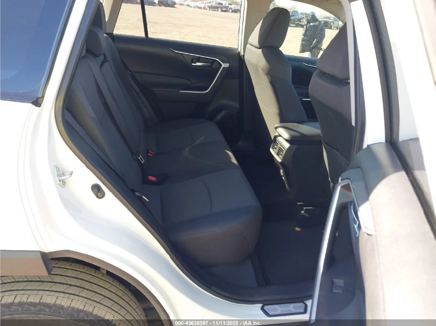 Toyota Rav4 XLE* PANO* CAMERA* CARPLAY - изображение 9